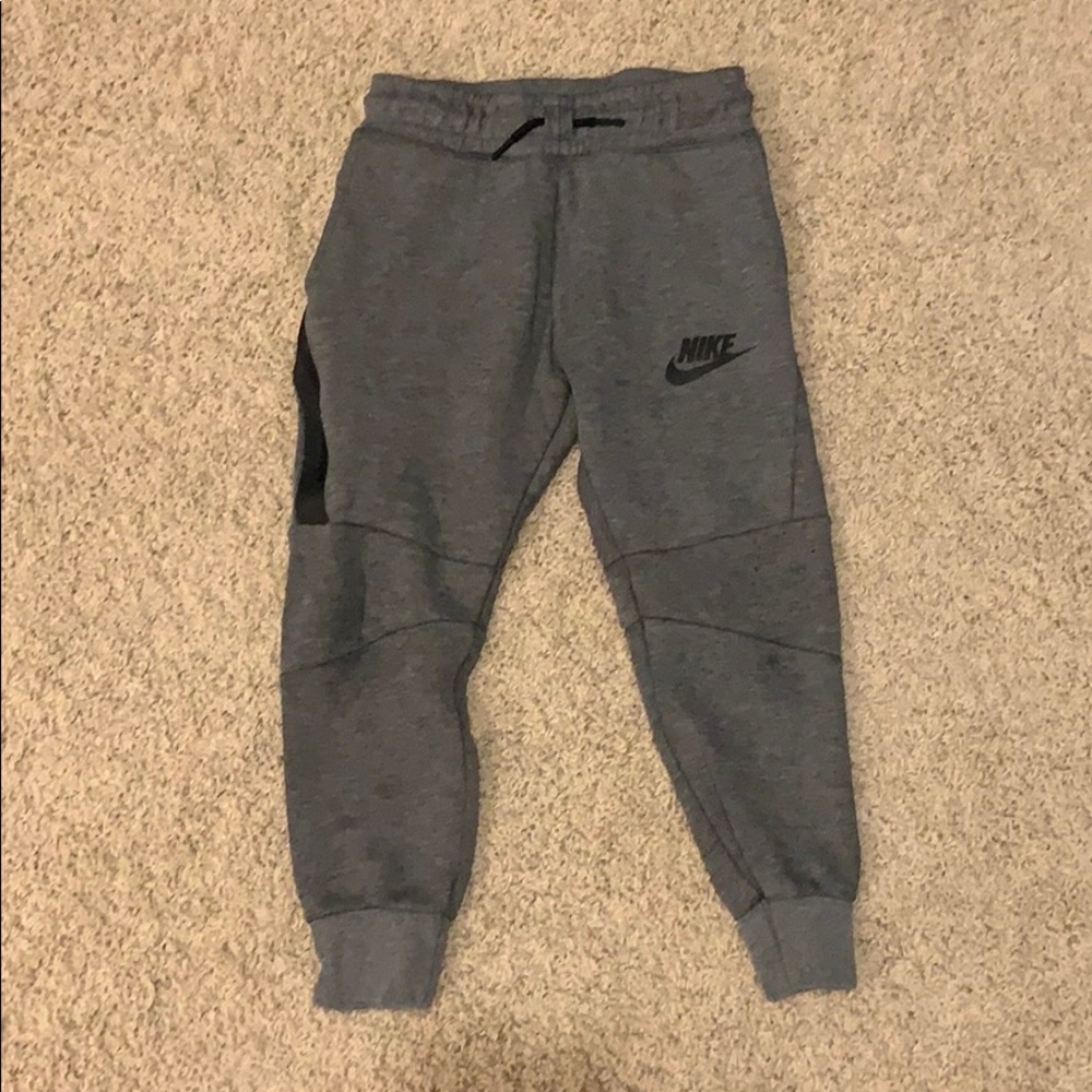 Dark gray Nike sweatpants for kids